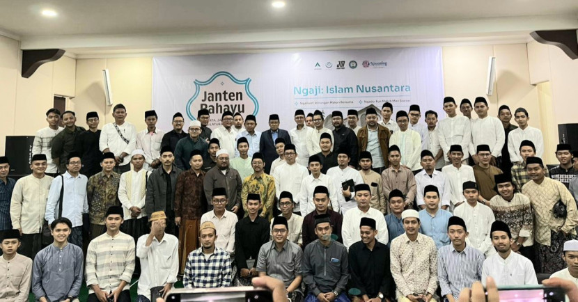 Para pengasuh muda ponpes berfoto bersama usai diskusi di Ponpes Al-Tsaqafah, Jakarta. 