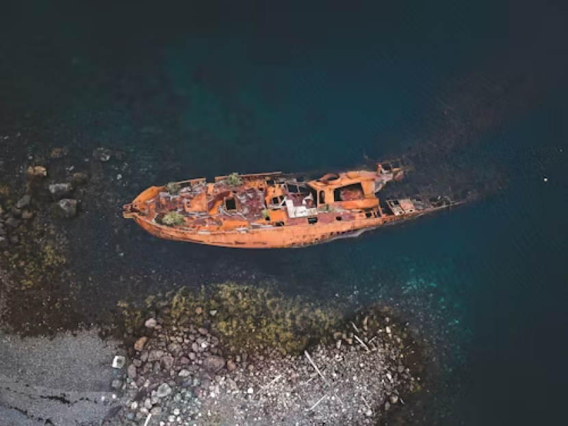 Ilustrasi kapal siap daur ulang. Sumber: Unsplash/Erik Mclean