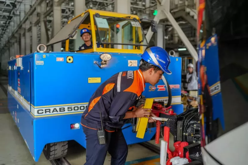Pengecekan sarana LRT Jabodebek secara rutin harian dan bulanan bertujuan agar kereta selalu dalam kondisi siap pakai dan aman bagi seluruh pengguna. (Foto: Humas LRT Jabodebek)