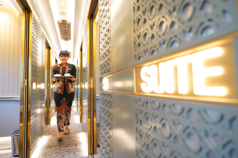 Koridor pada Suite Class Compartment dirancang artistik dan dilengkapi amenity kit berkualitas tinggi, menjadikan setiap perjalanan sebagai pengalaman tersendiri. (Foto: Humas KAI)