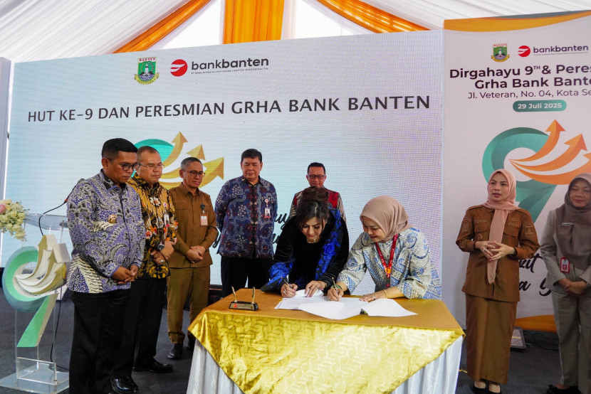 Penandatanganan kerja sama layanan digital non-API antara Bank Jatim dan Bank Banten