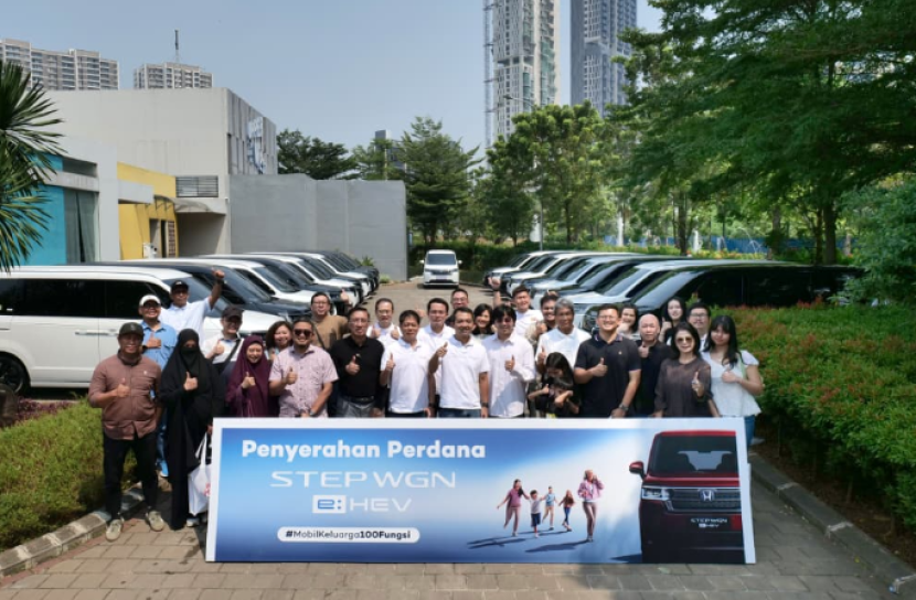 Penyerahan Honda STEP WGN e:HEV kepada 20 konsumen pertama