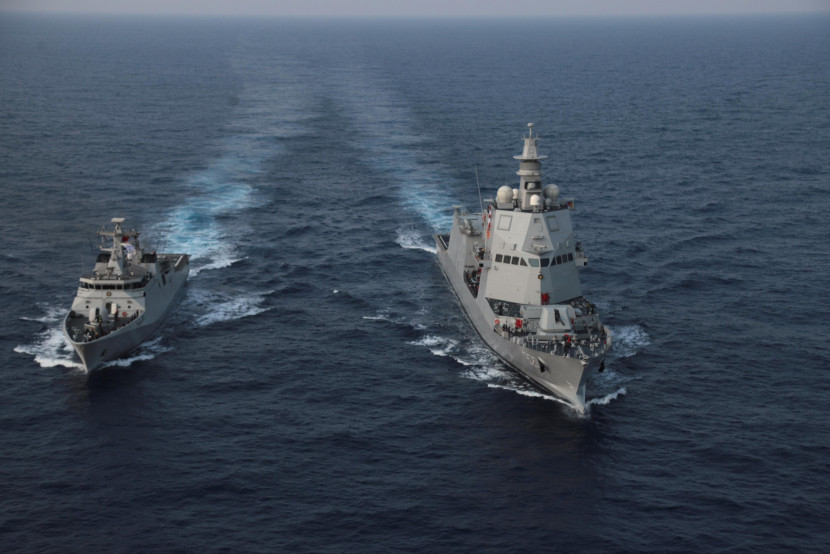 KRI Sultan Iskandar Muda367 dan KRI Brawijaya-320 di perairan Turki. Sumber: Puspen TNI