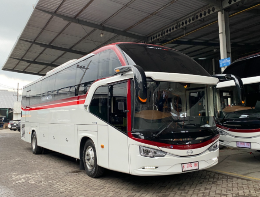 Armada baru Primajasa yang menggunakan mesin Hino. dok Hino