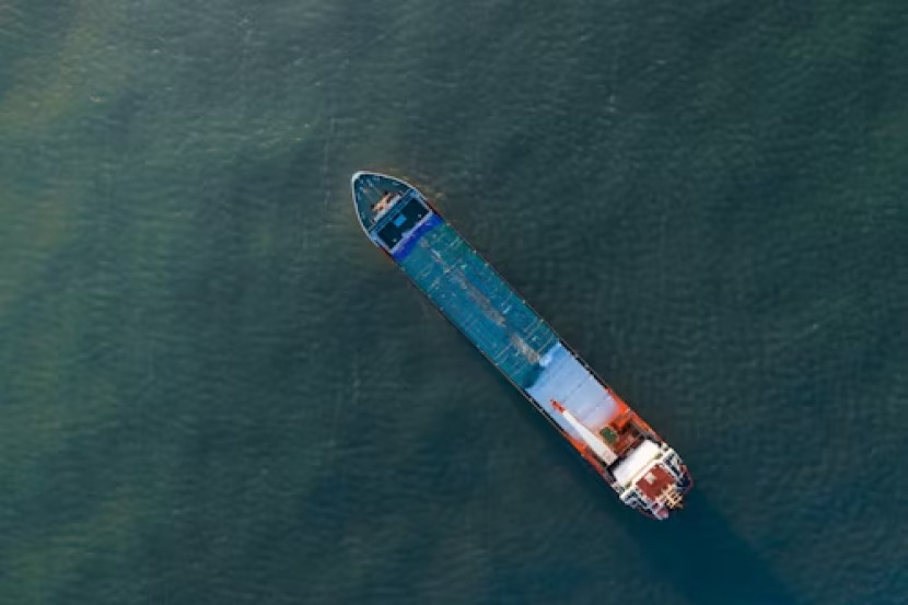 Ilustrasi kapal tanker. Sumber: Unsplash/ Benoît Deschasaux