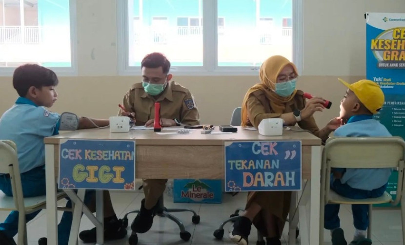 Kick off Cek Kesehatan Gratis (CKG) untuk pelajar di sekolah SD Prestasi Global, Pancoran Mas, Kota Depok, Senin (04/08/2025). (Foto: Dok Diskominfo Kota Depok)