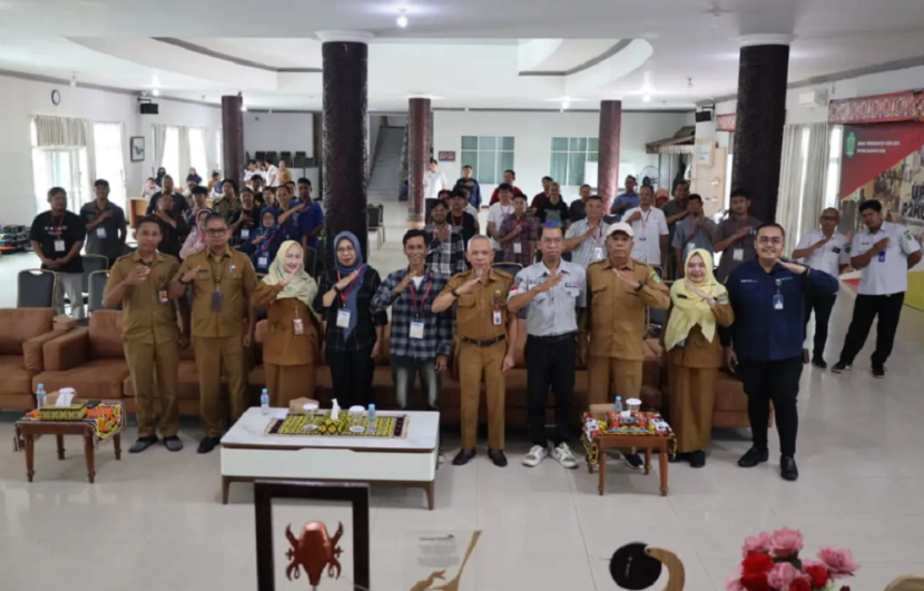 Pihak UPTD, peserta dan instruktur pelatihan pangkas rambut Kaltim. (Adpimprov)