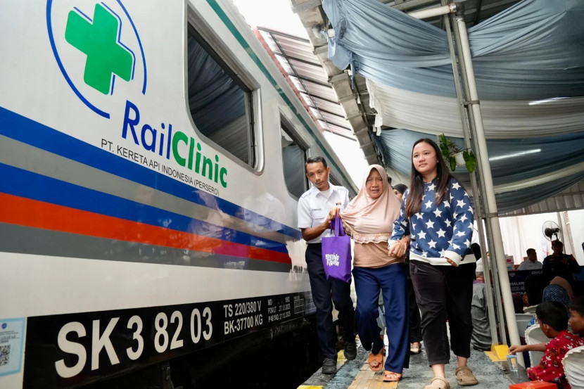 Hadirnya Rail Clinic di Kotabumi, Lampung Utara, Kamis (31/7), menjadi kelanjutan dari dua kegiatan serupa yang telah diselenggarakan sebelumnya di Stasiun Cikadongdong (Daop 2 Bandung) dan Stasiun Arjawinangun (Daop 3 Cirebon) sepanjang tahun ini. (Foto: Humas KAI)