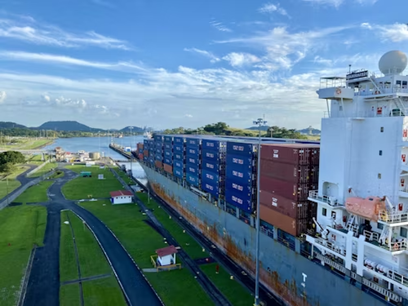 Terusan Panama, salah satu titik vital industri pelayaran dan logistik maritim. Sumber: Unsplash/ Rikin Katyal