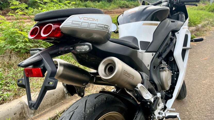 Tampilan Samping dan Belakang 500SR Voom Sangat Eye Catching (Doc. Motoresto).