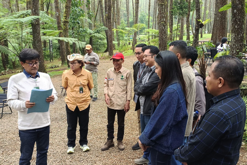 Gakkum Kementerian Kehutanan dan usur terkait melaksanakan Monitoring dan Evaluasi (Monev) bersama di kawasan Cikole, Kecamatan Lembang, Kabupaten Bandung Barat, Kamis (7/8/2025). Foto: PT Palawi