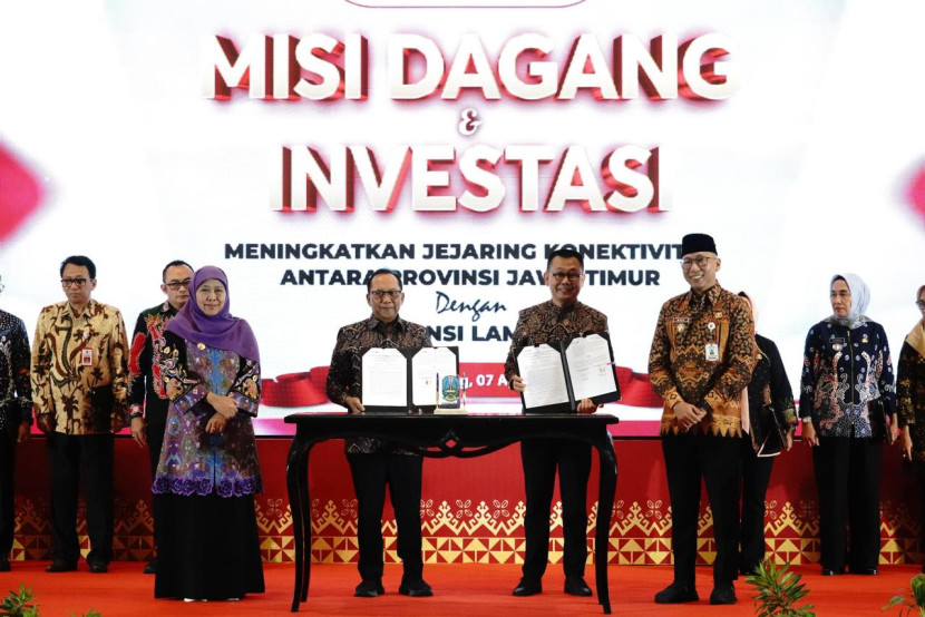 Penandatangan Perjanjian Penyertaan dan Pengambilalihan Saham Bersyarat antara Bank Jatim dengan Bank Lampung