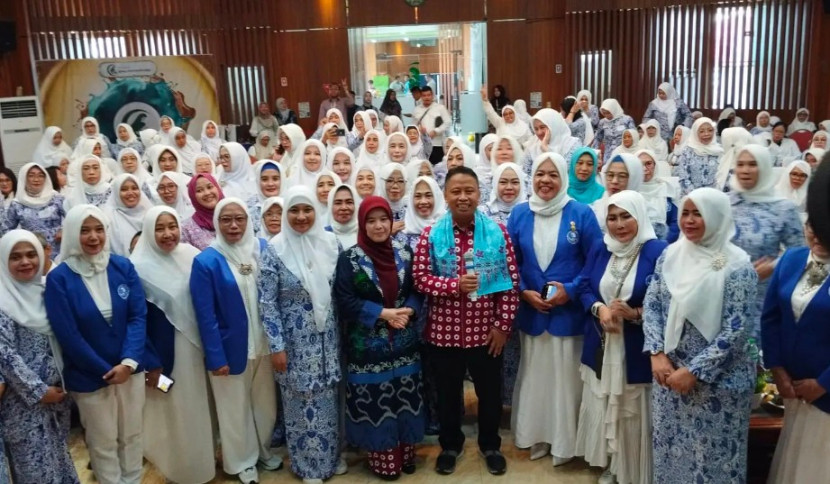 Wali Kota Depok, Supian Suri dan Cing Ikah menghadiri Rakercab II DPC IWAPI Kota Depok, Rabu (06/08/2025). (Foto: Dok Diskominfo Kota Depok)