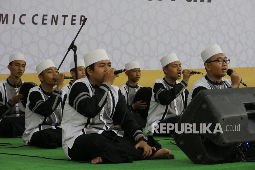 Qasidah, salah satu tradisi seni Islam yang kerap digemari anak muda.