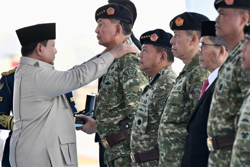 Penganugerahan pangkat Jenderal Kehormatan untuk Menhan Sjafrie Sjamsoeddin. Sumber: Puspen TNI