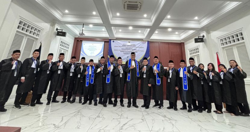 Pengangkatan advokat baru Dewan Pergerakan Advokat Republik Indonesia (DePA-RI) di Gedung Desmond J Mahesa ULM, Banjarmasin, Kalimantan Selatan, Jumat (08/08/2025). Foto : dok