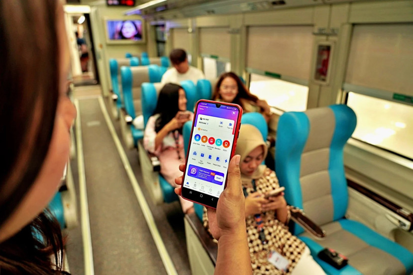Ilustrasi. Keberhasilan Access by KAI menjadi kanal penjualan utama tidak terlepas dari upaya KAI memadukan teknologi, jaringan, dan inovasi layanan. (Foto: Humas KAI)