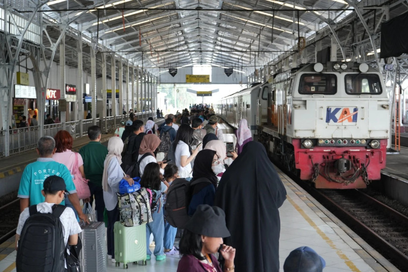 Ilustrasi. KAI mencatat minat masyarakat untuk menggunakan kereta api sebagai transportasi yang ramah lingkungan terus meningkat. (Foto: Humas KAI)
