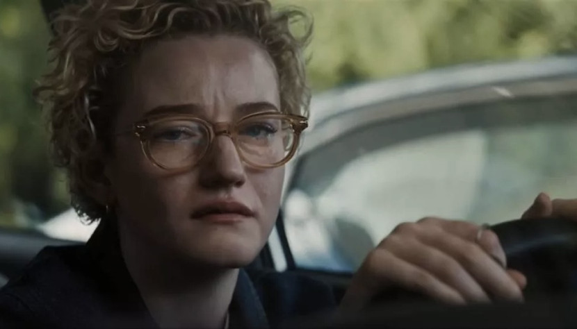 Julia Garner dalam film Weapons. (New Line Cinema)