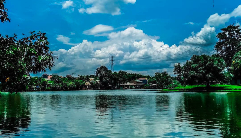 Keren! Situ-situ di Kota Depok bisa menjadi tempat wisata dan sarana olahraga air. Foto diatas merupakan pemandangan Situ Studio Alam Depok. (Foto: Dok. RUZKA INDONESIA)