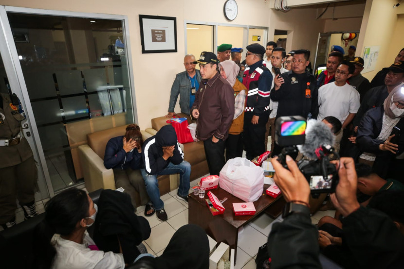 Wakil Wali Kota Bandung Erwin memimpin operasi yustisi di sejumlah tempat di Kota Bandung. Foto: Diskominfo Kota Bandung.