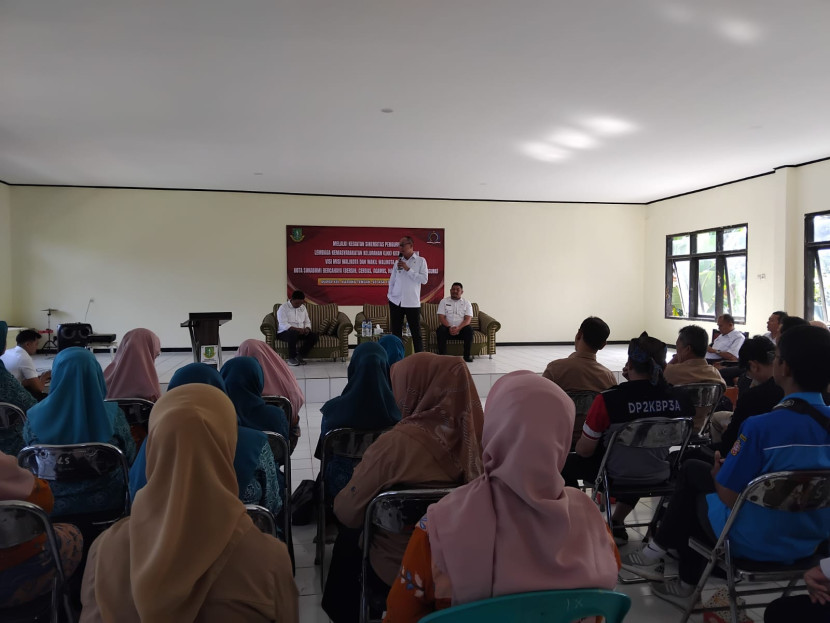 Wali Kota Sukabumi Ayep Zaki saat sambutan di acara pemberdayaan Lembaga Kemasyarakatan Kelurahan (LKK) yang digelar di Ruang Pertemuan (Ruper) Kelurahan Karang Tengah, Kecamatan Gunungpuyuh, Rabu (13/8/2025).