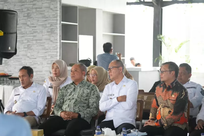 Wali Kota Sukabumi Ayep Zaki menghadiri rapat kerja dengan Komisi I DPRD Jabar, Rabu (13/8/2025). Dokpim