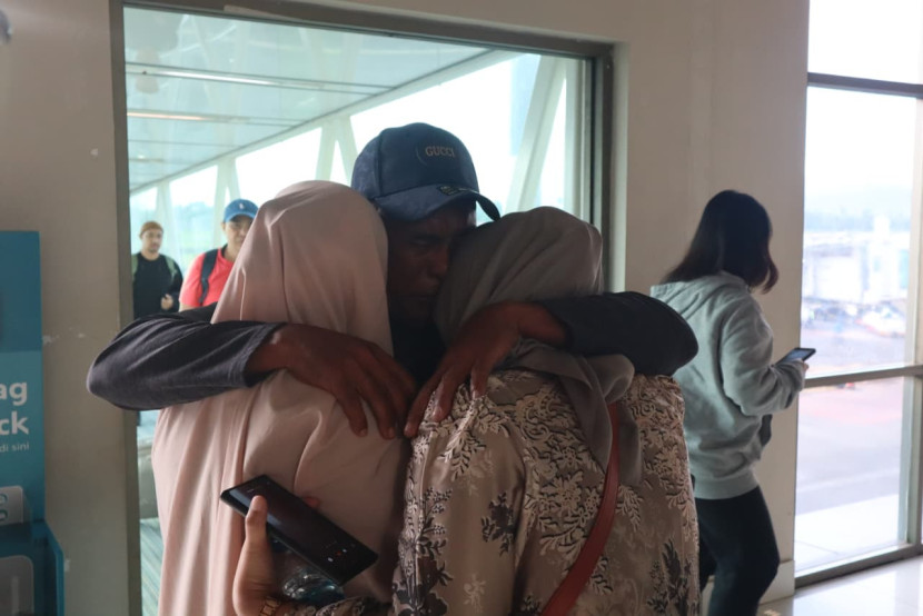 Nelayan yang hanyut akhirnya bisa bertemu lagi dengan keluarganya Sumber:dok Bakamla