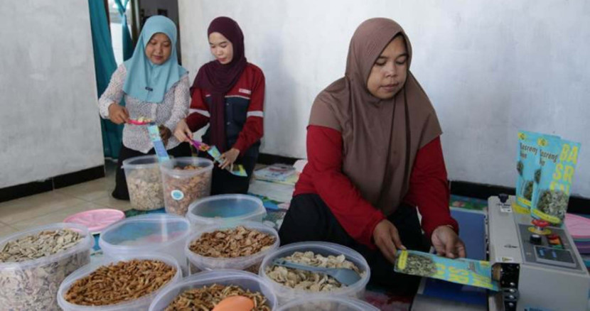 UMKM binaan PT S2P menghasilkan produk-produk pangan olahan hasil laut dengan cita rasa khas dan kemasan modern yang menjadi keunggulan kompetitifnya. (Foto: Dok RUZKA INDONESIA)