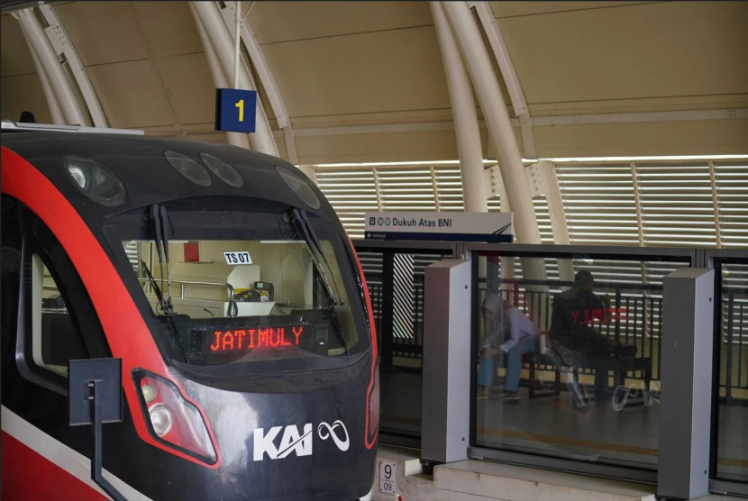 Ilustrasi. LRT Jabodebek menerapkan standar keselamatan tinggi, menjaga keamanan dan kenyamanan pengguna sepanjang perjalanan. (Foto: Humas LRT Jabodebek)