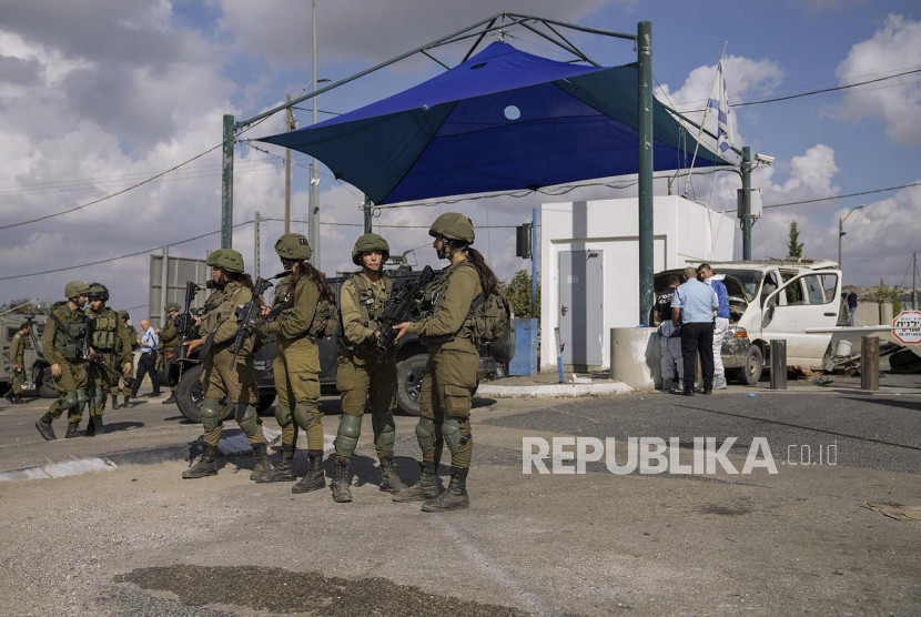 Pemukim Israel membangun pos ilegal utara Ramallah.  