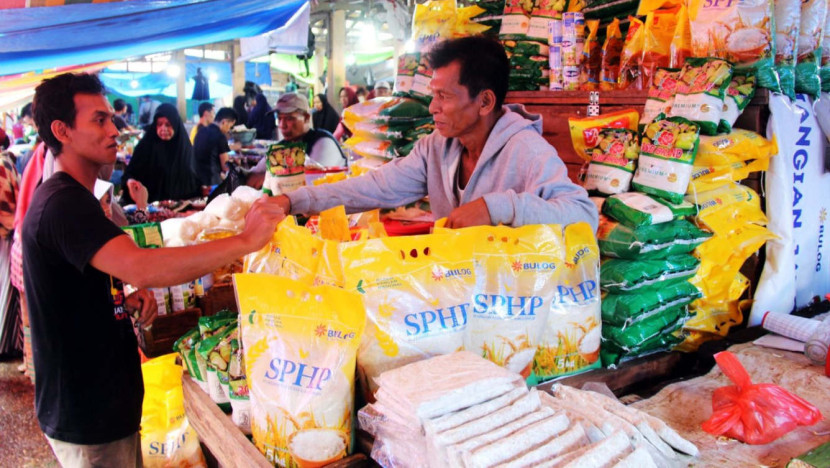 Kebijakan pemerintah secara resmi telah menyalurkan 1,3 juta ton beras Stabilisasi Pasokan dan Harga Pangan (SPHP) secara bertahap ke seluruh Indonesia. (Foto: Dok RUZKA INDONESIA)