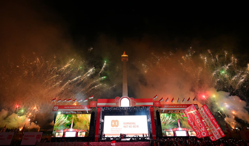 Suasana karnaval Pesta Rakyat di Monas, Jakarta Pusat, Ahad (17/8/2025) malam WIB. Sumber: BPMI Setpres