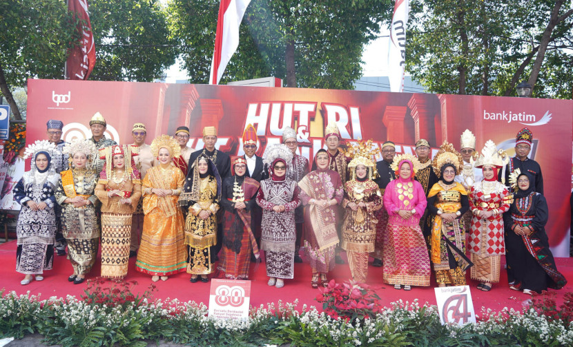 Jatimers Defile 2025 dalam rangka perayaan HUT Bank Jatim ke-64