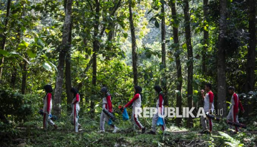 Koalisi Masyarakat Sipil Advokasi UU Kehutanan mendesak Ketua dan anggota Panitia Kerja Undang-Undang Kehutanan untuk lebih terbuka dalam proses revisi Undang-Undang No. 41 tahun 1999 tentang Kehutanan (UU Kehutanan). (Foto: Dok REPUBLIKA) 