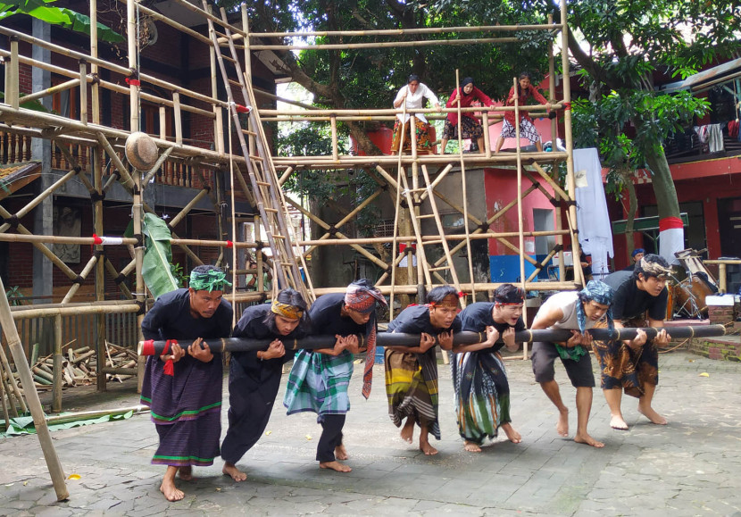 Pertunjukan teater Bahtera di CCL, Kota Bandung. Sabtu (16/8/2025). Foto: Edi Yusuf