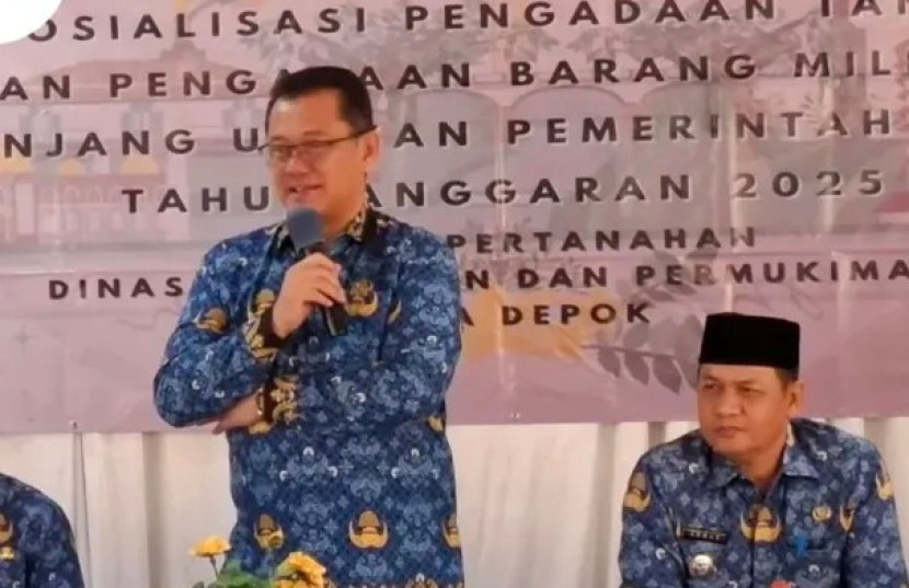 Kepala Disrumkim Kota Depok, Dadan Rustandi (berdiri). (Foto: Dok RUZKA INDONESIA) 