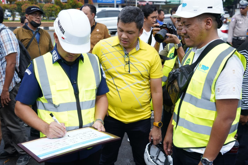 Groundbreaking relokasi kabel udara fiber optic pada ruas jalan protokol Kota Cilegon. Foto: Diskominfo Kota Cilegon