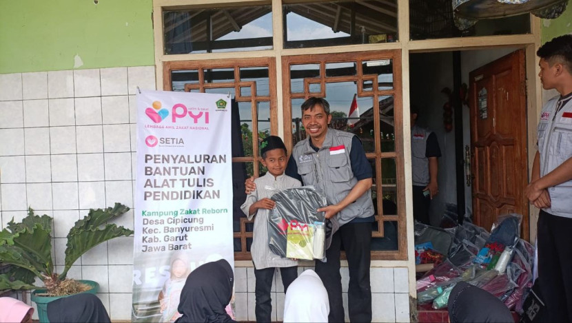 Laznas PYI Salurkan Bantuan Pendidikan dan Kesehatan di Kampung Zakat Cipicung, Garut