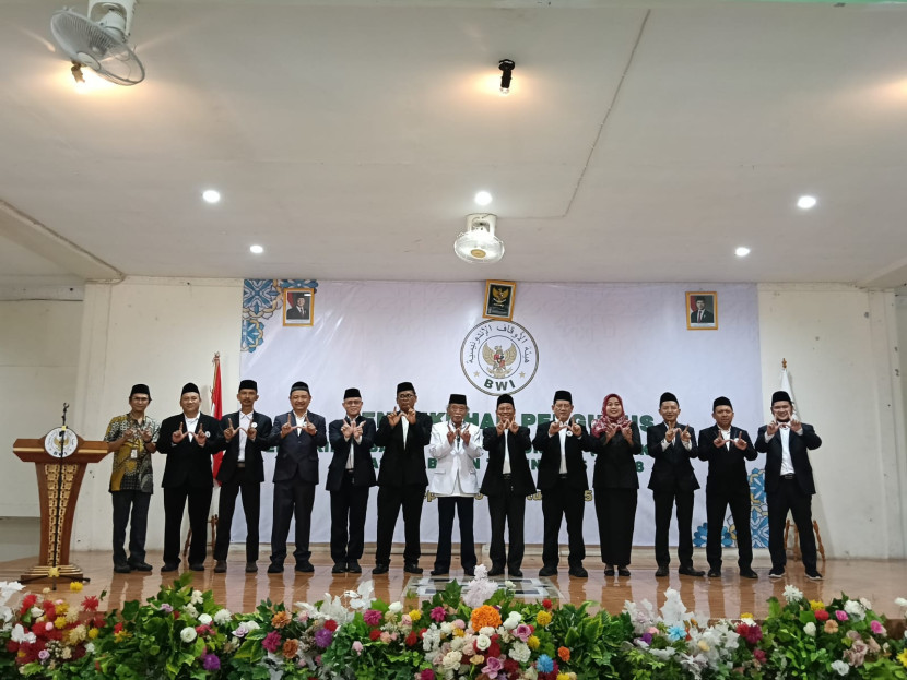 Pengukuhan Badan Wakaf Indonesia (BWI) Kota Depok untuk masa jabatan tahun 2025-2028 resmi dikukuhkan oleh Ketua BWI Provinsi Jawa Barat KH Sukriadi Sambas di Gedung MUI Kota Depok, Rabu (20/8/2025).
