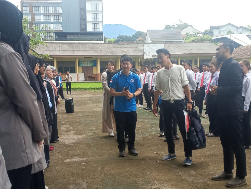 Para pengurus dan peserta yang mengikuti pelatihan di LPK Hikari Internasional Indonesia dan Mega Asia Cendikia Sukabumi, Rabu (20/8/2025).