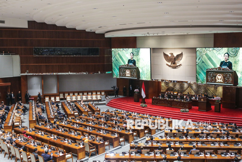 Sejumlah anggota DPR mengikuti Rapat Paripurna ke-20, Juni silam. 