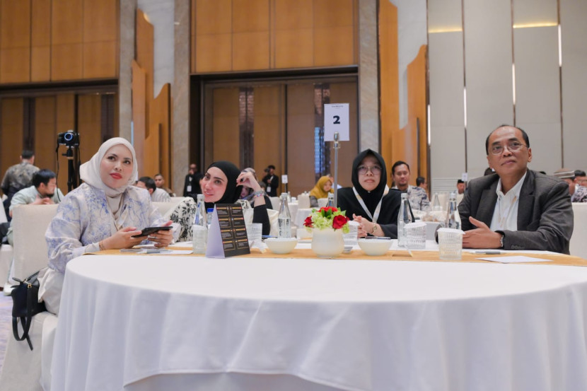 Sejumlah pimpinan PIHK berfoto bersama dengan Ketua Umum Ashuri, Nur Faizin (kanan).