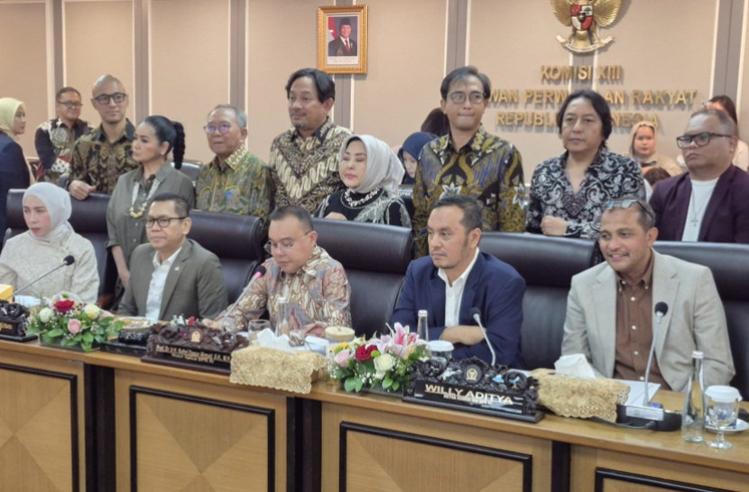 Rapat Konsultasi bersama Kemenkum, LMKN, VISI, AKSI, di Gedung DPR RI Jakarta, Kamis (21/8/2025). (Filmusiku/Rahma Sulistya)