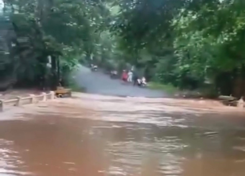 Banjir kerap terjadi di Jalan Bandung Cinere, Kota Depok. (Foto: Sok RUZKA INDONESIA)