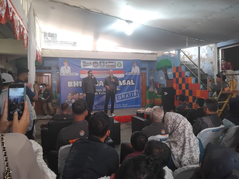 HUT ke-80 Kemerdekaan Republik Indonesia di Tipar Kota Sukabumi diiisi dengan kegiatan sosial berupa khitanan massal, santunan anak yatim, dan pemeriksaan kesehatan gratis, Sabtu (23/8/2025).
