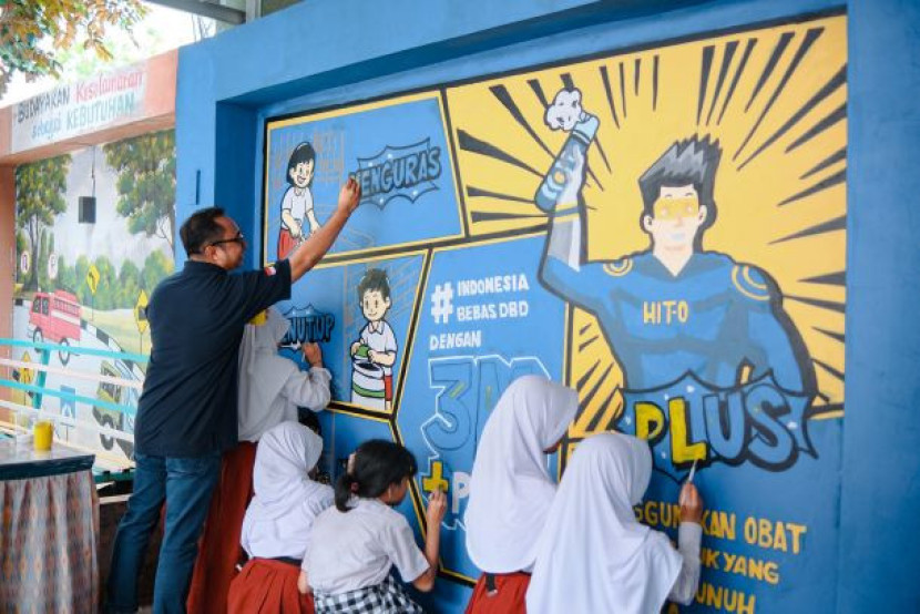 Melalui tokoh Super HITO, pahlawan pembasmi nyamuk, para siswa diajak mempelajari siklus hidup nyamuk, mengenali habitat berkembangbiaknya, dan mempraktikkan langkah pencegahan DBD seperti 3M Plus serta menjaga kebersihan rumah dan lingkungan. Foto: Godrej