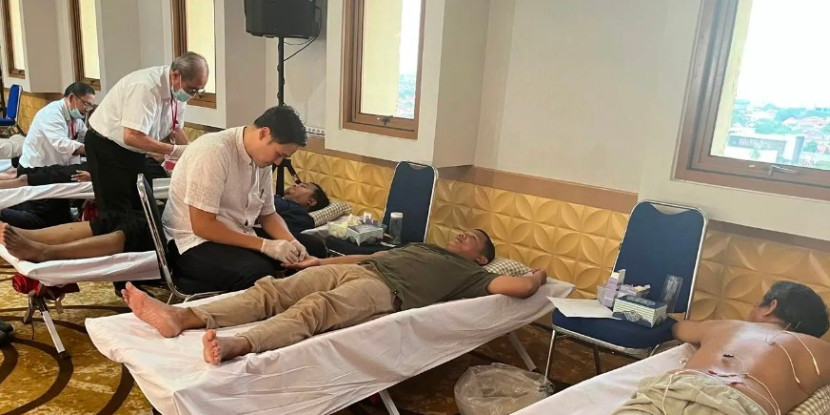 Baksos akupuntur gratis yang digelar Dinsos Kota Depok di Aula Serbaguna Lantai 10 Gedung Dibaleka 2, Balai Kota Depok, Sabtu (23/08/2025). (Foto: Dok Diskominfo Kota Depok).