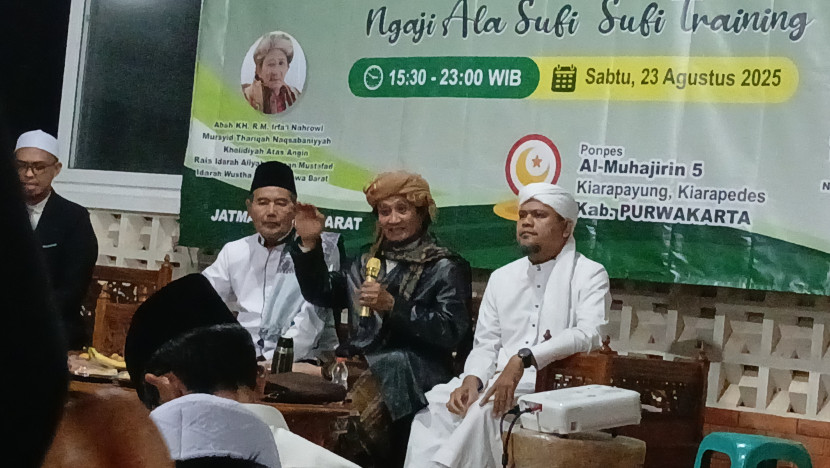 Abah Irfa’i Nahrowi memberikan penjelasan tentang jalan para sufi.