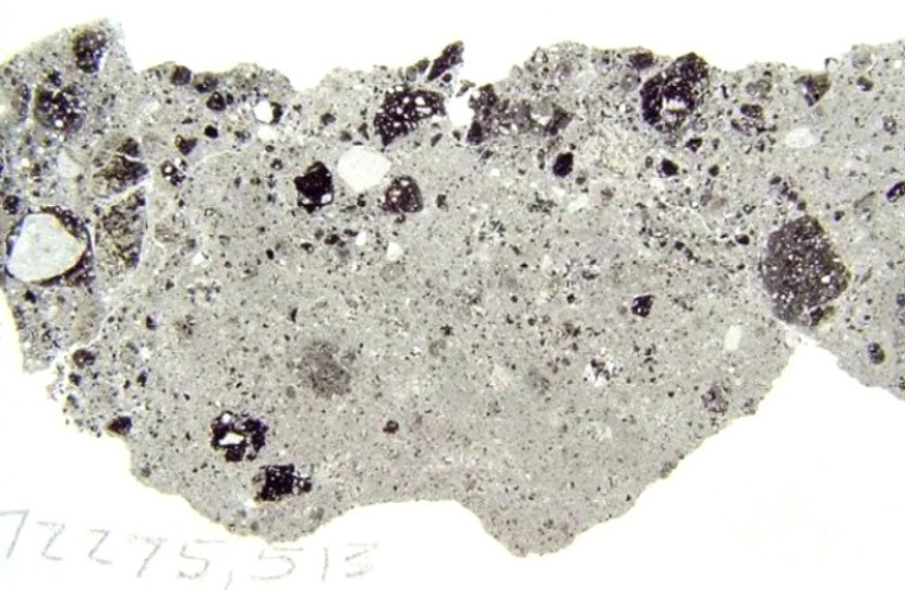 Insisi tipis petrografi sampel Apollo 17 72275, sebuah breksi fragmental/Foto: Randy Korotev